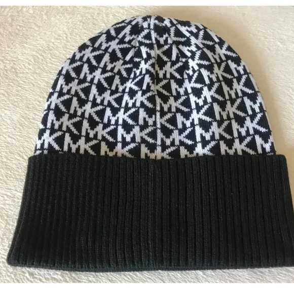 NWT~MICHAEL KORS SCARF, HAT & GLOVE SET BLACK/WHITE O/S - Picture 4 of 7